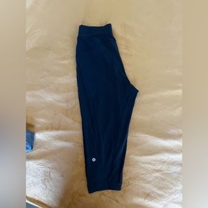 Lululemon capris size 4